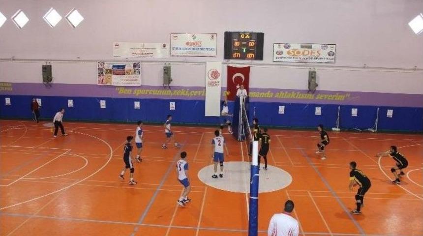 Liseler Arası Voleybol M&uuml;sabakaları Muş&rsquo;ta Yapıldı