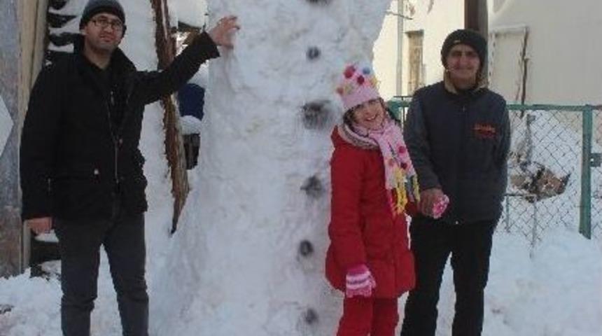 İstif Makinesiyle &Uuml;&ccedil; Metre Boyunda Kardan Adam Yaptı