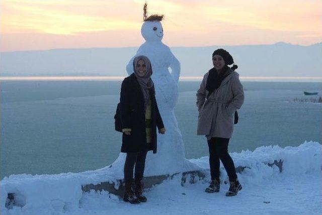 İstif Makinesiyle Üç Metre Boyunda Kardan Adam Yaptı