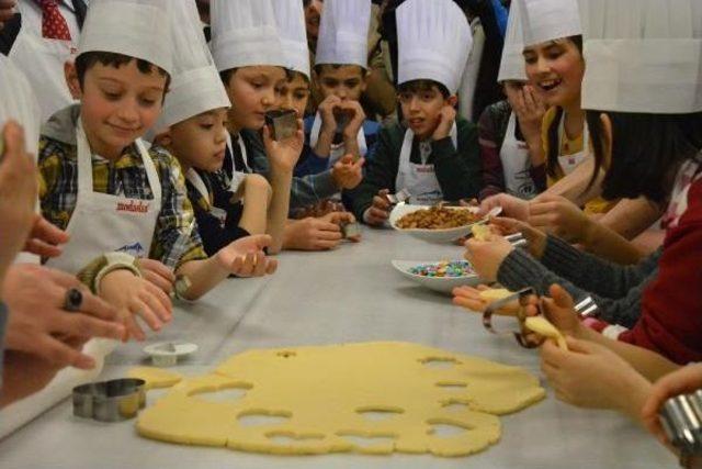 Vali, Kimsesiz Çocuklarla Kurabiye Yaptı