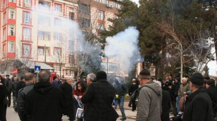 Elazığ'da Polis Ses Bombası Atan 2 Kişi Tutuklandı