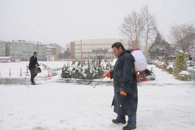 Kaldırımlarda Buzlanmaya Karşı Solüsyon