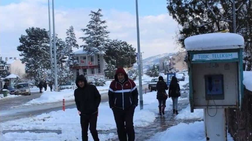Yenice’de Kar Yağışı Hayatı Olumsuz Etkiliyor