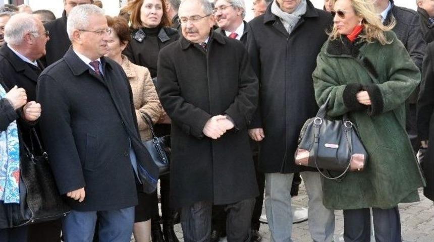 Başkan Gen&ccedil;er Ayvalık&rsquo;a G&uuml;zel Sanatlar Fak&uuml;lresi S&ouml;z&uuml; Aldı.