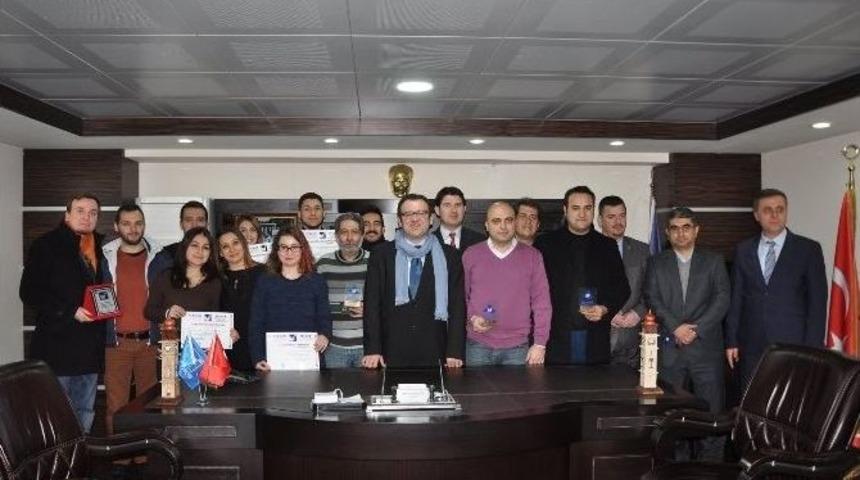 Bilgisayarlı Muhasebe Kursiyerlerin Sertifika Sevinci