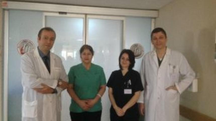 78 Yaşındaki Bir Hastadan 405 Gram Kitle &Ccedil;ıkarıldı