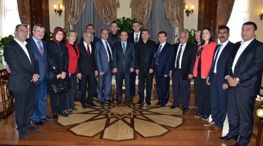 Y&ouml;r&uuml;kler Ve Turizmcilerden Vali T&uuml;rker&rsquo;e Ziyaret