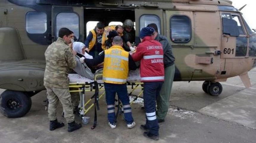 Yolu Kapalı K&ouml;ydeki Hasta Kadın Askeri Helikopterle Alındı
