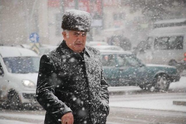 Tokat’ta Kar Tatili Öğrencileri Sevindirdi