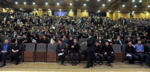 Gaziantep'te Üniversiteye Hazırlananlara Konferans