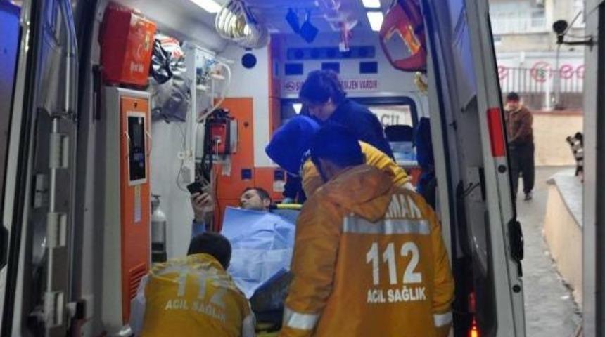 Adıyaman'da Otomobil Devrildi, S&uuml;r&uuml;c&uuml; Yaralandı