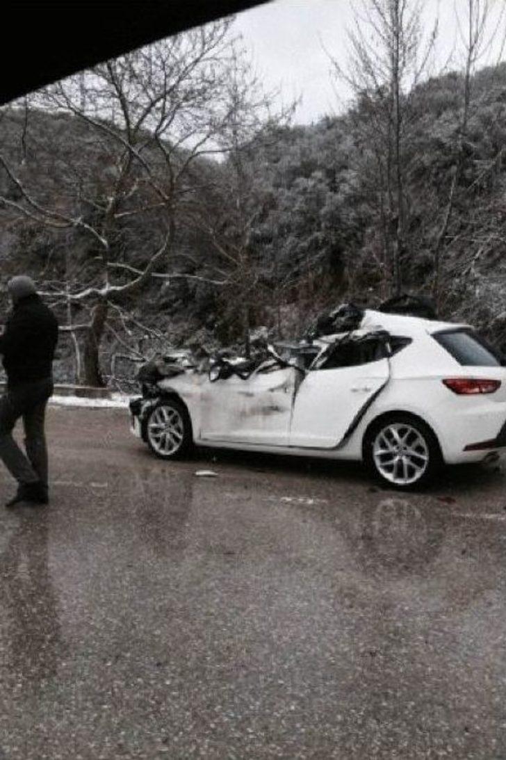 Karlı Yolda 4 Araç Bir Birine Girdi: 2’si Ağır 3 Kişi Yaralandı G1