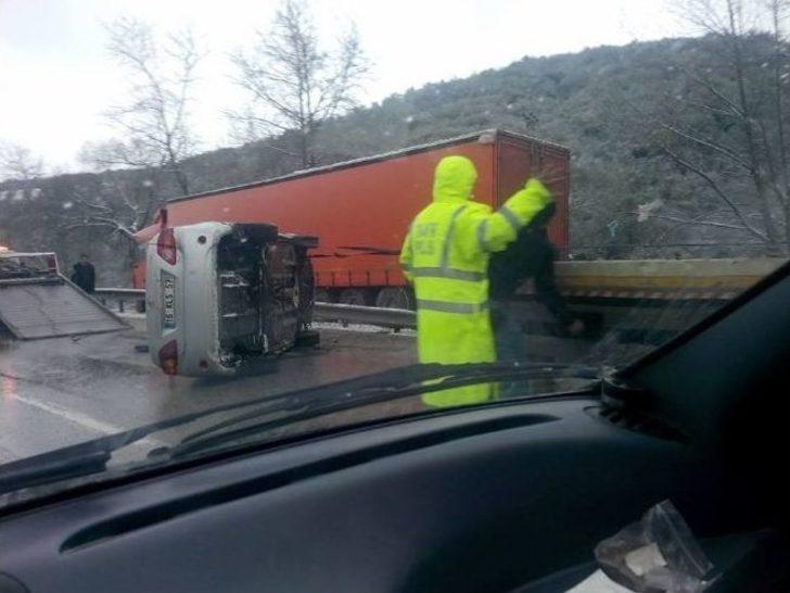 Karlı Yolda 4 Araç Bir Birine Girdi: 2’si Ağır 3 Kişi Yaralandı G3