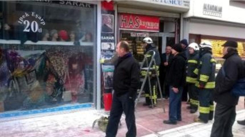 Bir Dükkanda Çıkan Yangın Esnafı Korkuttu