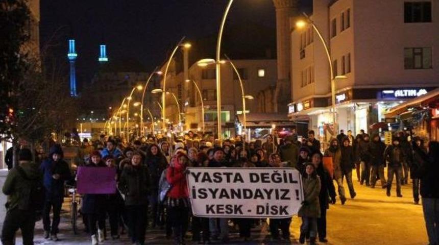 Bolu'da &Ouml;zgecan I&ccedil;in Meşalelerle Y&uuml;r&uuml;d&uuml;ler