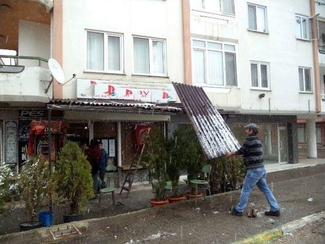 Zabıta G&uuml;zelyalı&rsquo;da &Ccedil;ıkmaları Kaldırıyor 1
