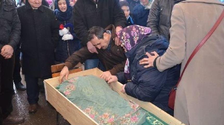 Melek Tan Fatsa'da G&ouml;zyaşları Arasında Toprağa Verildi