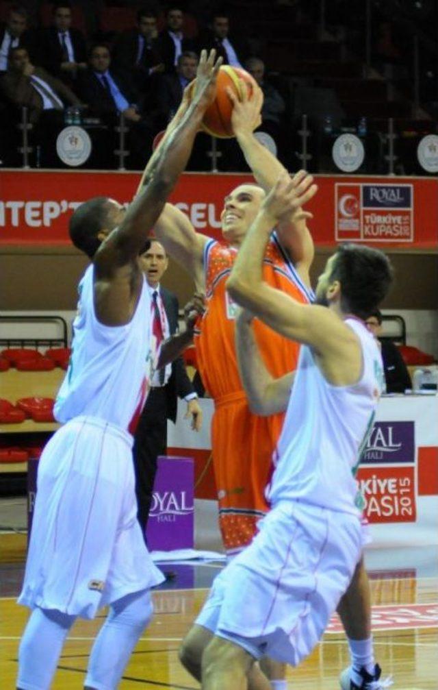 Pınar Karşıyaka-Banvit: 89-64