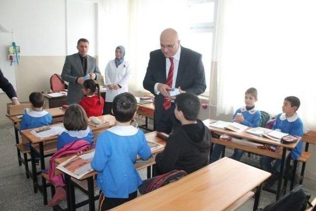 Kaymakam Kadiroğlu, Öğrencilerle Birlikte Süt İçti