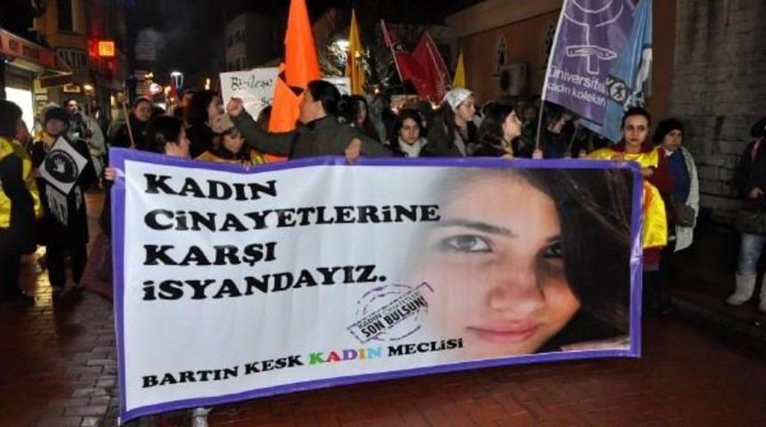 &Ouml;zgecan I&ccedil;in Meşalelerle Y&uuml;r&uuml;d&uuml;ler