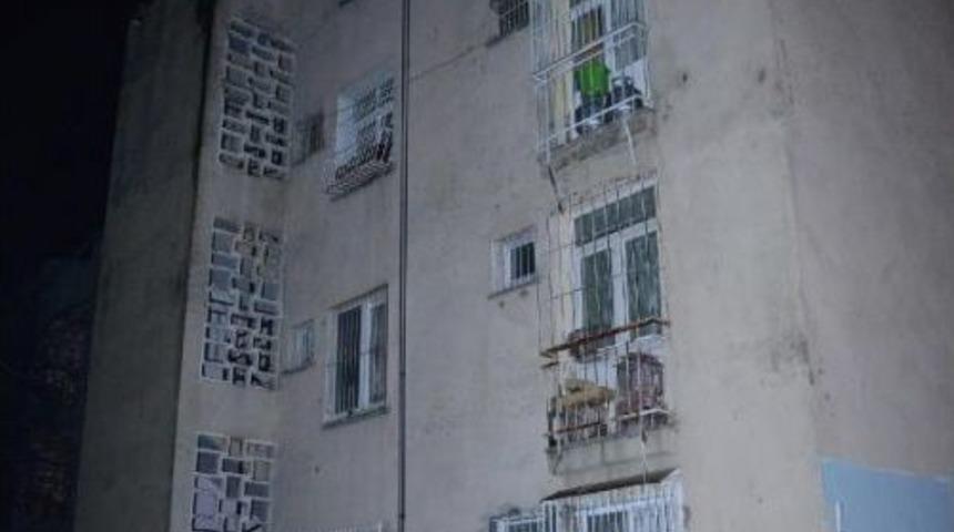 Evinin &Ouml;n&uuml;nde Silahlı Saldırıda &Ouml;ld&uuml;r&uuml;ld&uuml;