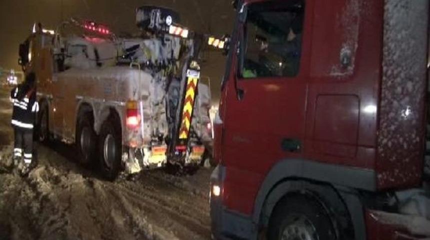 Tem'de Mahsur Kalan Tır'lar Yoldan Kaldırılıyor