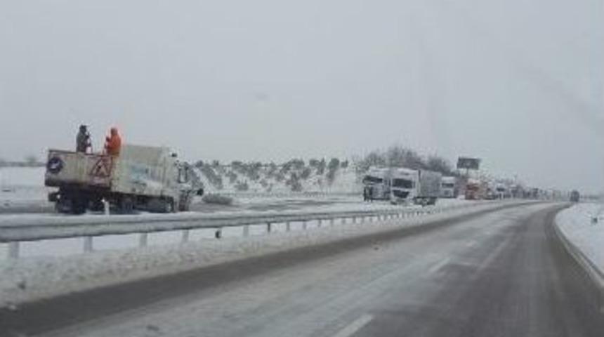 Kar Bursa&rsquo;da Yolları Kapadı
