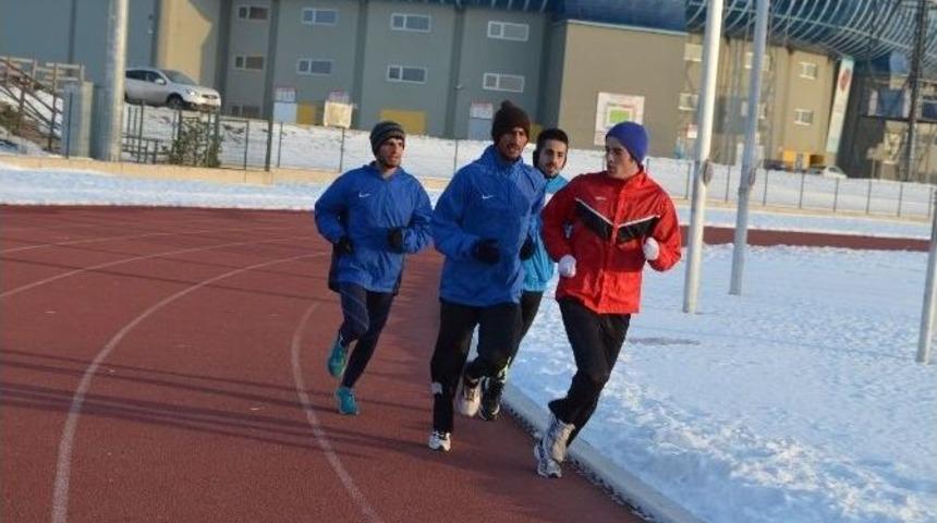Erzurum&rsquo;un Atletizmde Başarısı S&uuml;r&uuml;yor