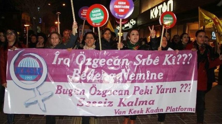 Van&rsquo;da Meşaleli Y&uuml;r&uuml;y&uuml;ş