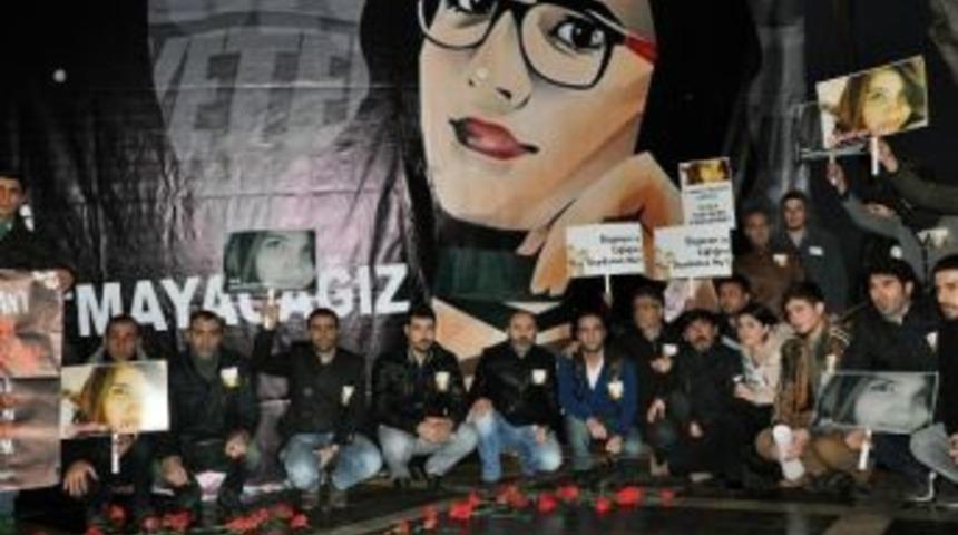 A&ccedil;eyder, &Ouml;zgecan&rsquo;ı Karanfillerle Andı