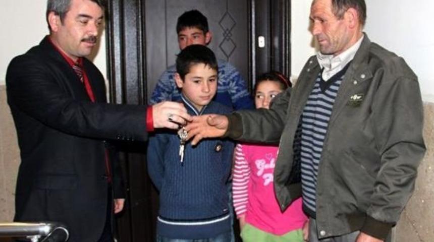 3 &Ccedil;ocuklu Aileye Sıcak Yuva