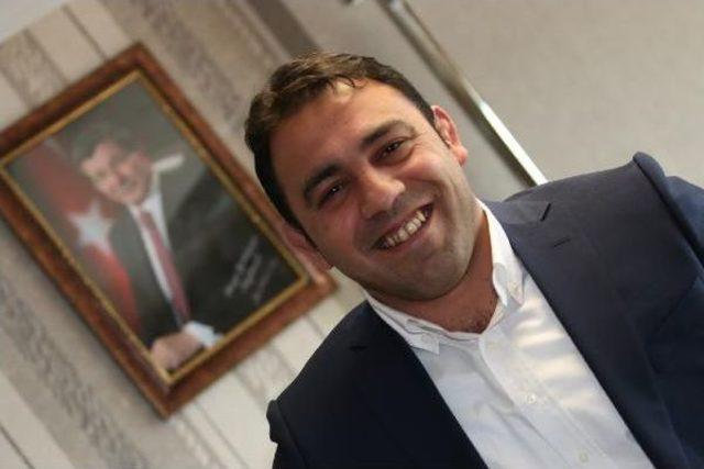 Hamza Yerlikaya'ya Dünya Güreş Birliği'nden Büyük Onur