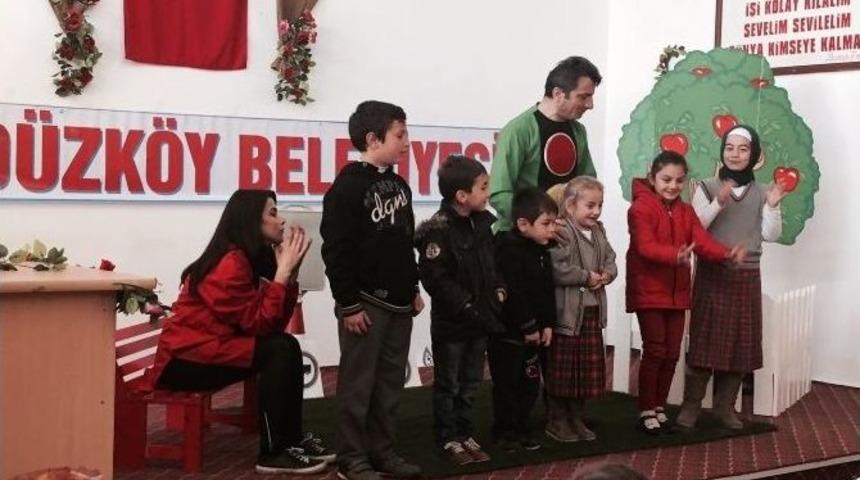 Laz Cemal Lamba Oldu, &Ccedil;ocuklar Kahkahaya Boğuldu