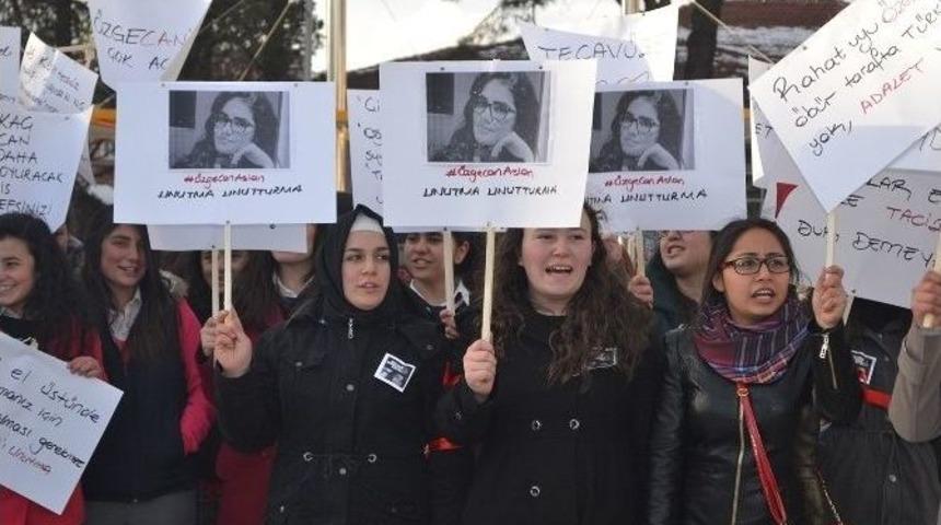 Kula&rsquo;da &Ouml;ğrenciler &Ouml;zgecan İ&ccedil;in Y&uuml;r&uuml;d&uuml;