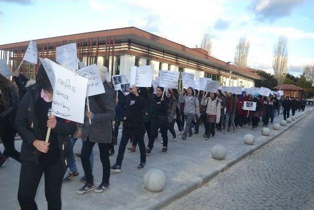 Kula’da Öğrenciler Özgecan İçin Yürüdü