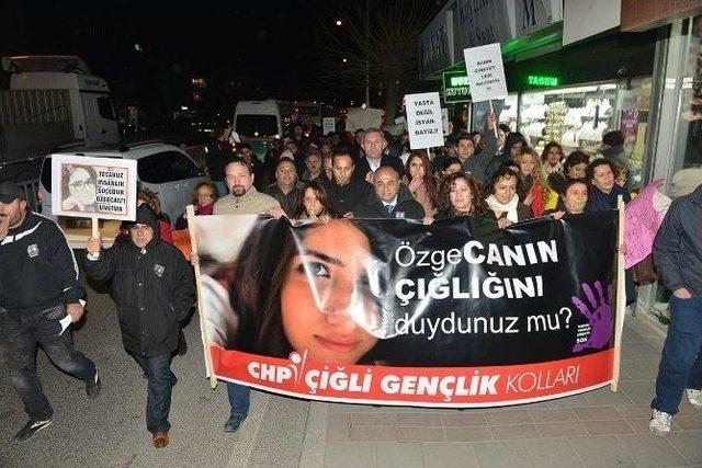 Çiğli’de Vatandaşlar Özgecan İçin Yürüdü