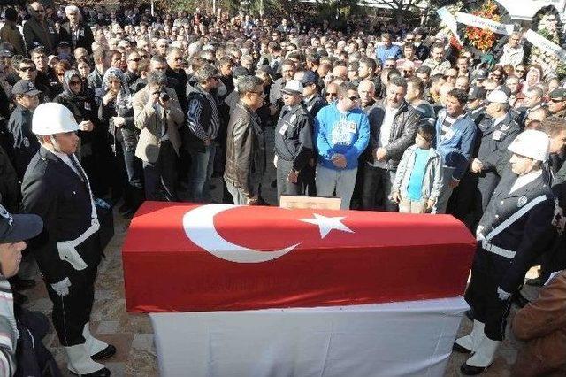 Kuşadası Şehit Polis Fuat Kaplan’ı Unutmadı