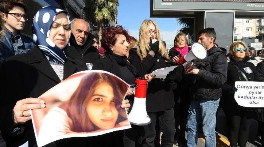 Karşıyakalı Kadın Belediye Çalışanları Özgecan İçin İş Bıraktı