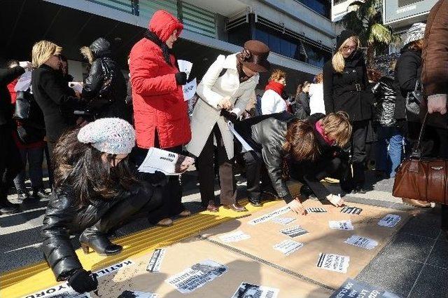 Karşıyakalı Kadın Belediye Çalışanları Özgecan İçin İş Bıraktı