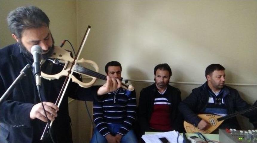 Roman Vatandaşlar İlahi S&ouml;yl&uuml;yorlar