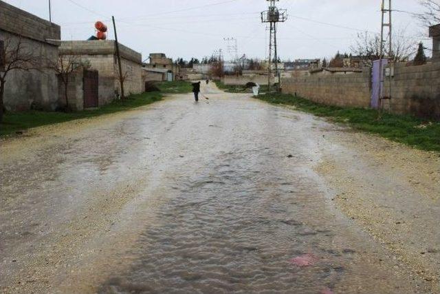 Üç Gündür Aralıksız Yağan Yağmur Yavuzelinde Hayatı Olumsuz Etkiliyor