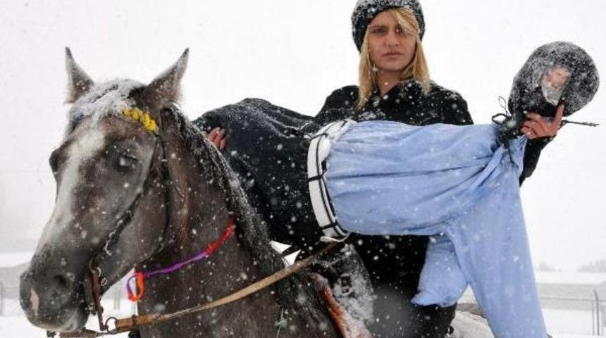 Ciritçi Kızlar Özgecan'ın Katil Zanlısının Kuklasını Yaktı