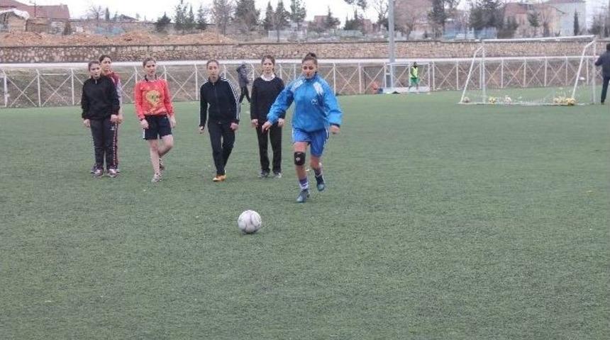 Liseler Arası Salon Futbolu Maçları Başlıyor