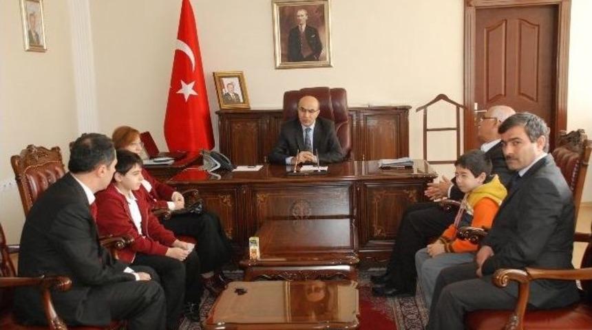 Satran&ccedil; Şampiyonlarından Vali Demirtaş&rsquo;a Ziyaret