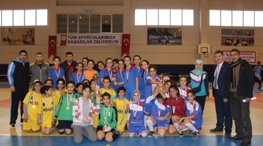 Yıldızlar Bay Bayan Futsal M&uuml;sabakaları Sona Erdi