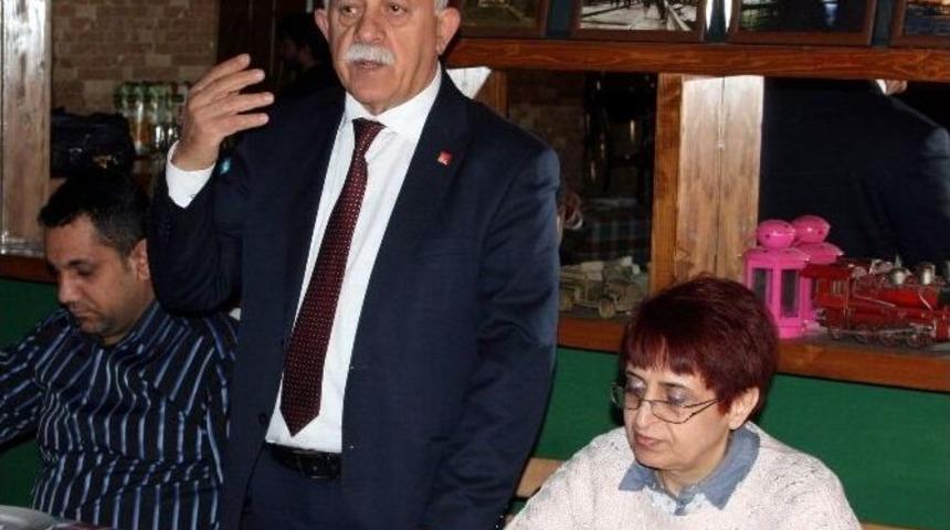 Antalyalı Aday Adayı Projelerini Meyhanede Düzenlediği Basın Toplantısında Anlattı