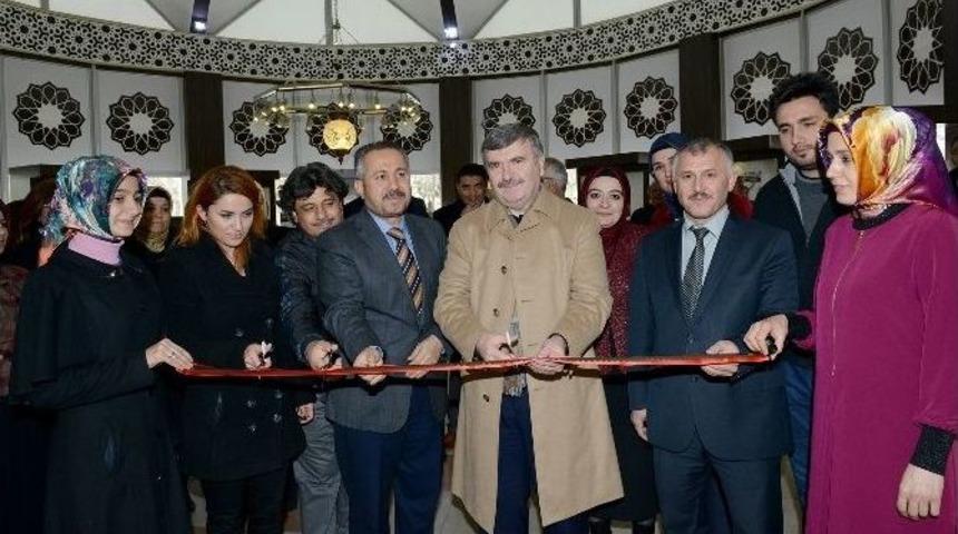 Komek Her Ge&ccedil;en G&uuml;n B&uuml;y&uuml;yor