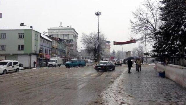 Tunceli'de Kar Esareti : 200 Köy Yolu Kapandı