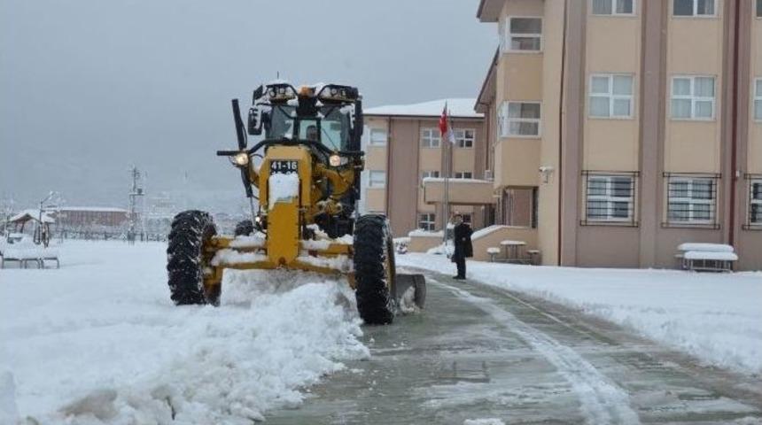 Kartepe&rsquo;de Kar K&uuml;reme &Ccedil;alışmaları S&uuml;r&uuml;yor