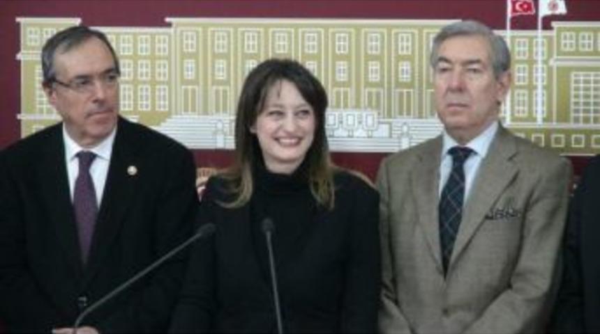 Şafak Pavey : H&uuml;k&uuml;metten Işid'e Karşı Hazırlayacağı G&uuml;venlik Paketi Bekliyoruz